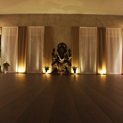 Meditation im Fitnessstudio proactive Roth